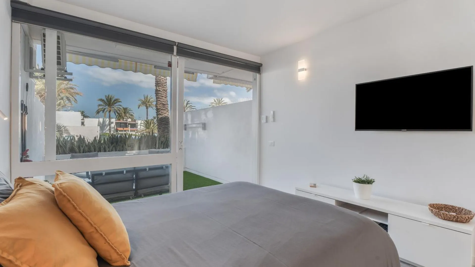 דירה Studio With Pool In Arona ספרד