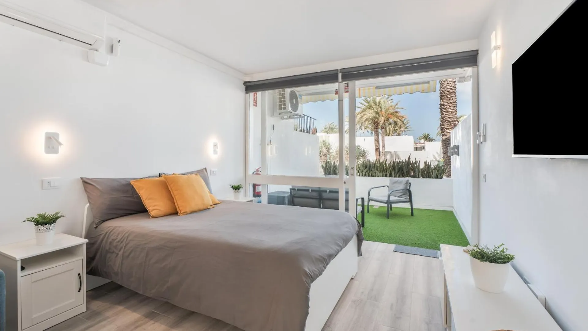 Studio With Pool In Arona ספרד
